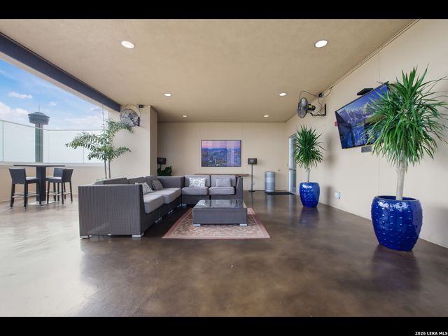 215 Center St Apt 607, San Antonio, TX 78202