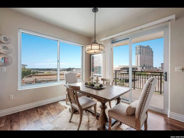 215 Center St Apt 607, San Antonio, TX 78202