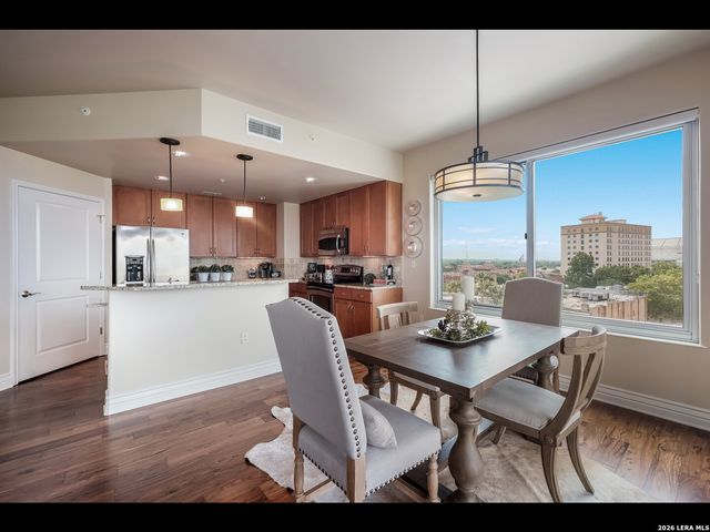 215 Center St Apt 607, San Antonio, TX 78202