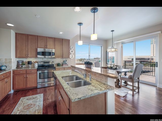 215 Center St Apt 607, San Antonio, TX 78202