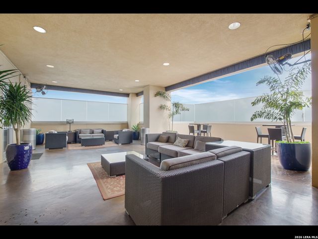 215 Center St Apt 607, San Antonio, TX 78202