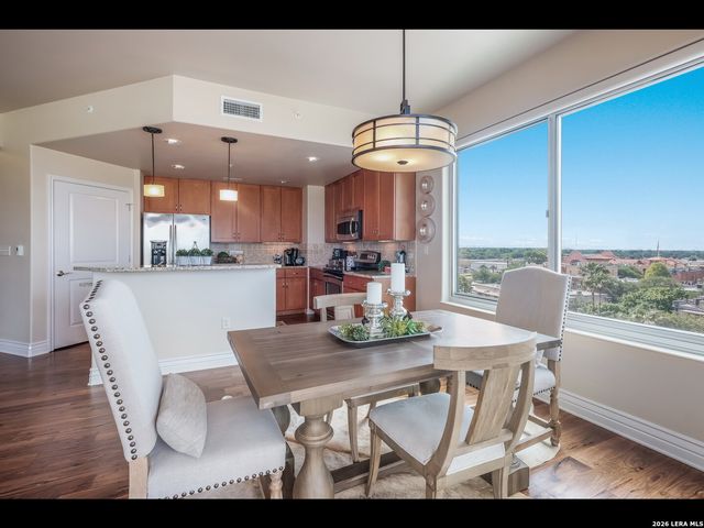 215 Center St Apt 607, San Antonio, TX 78202