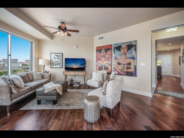 215 Center St Apt 607, San Antonio, TX 78202