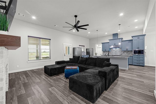 3325 County Road 160, Alvin, TX 77511