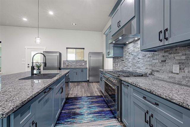 3325 County Road 160, Alvin, TX 77511