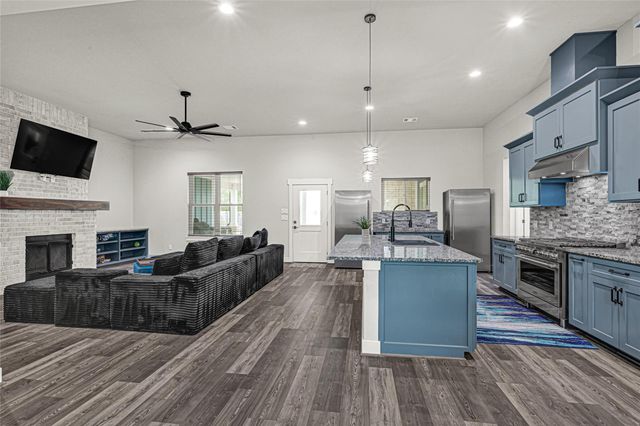 3325 County Road 160, Alvin, TX 77511