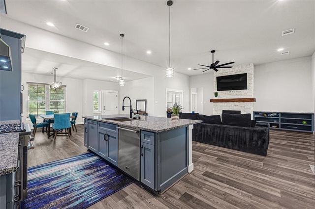 3325 County Road 160, Alvin, TX 77511