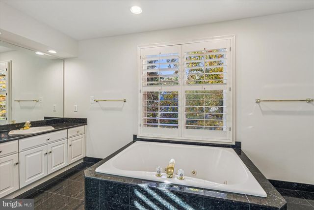 3010 WESTHURST CT, Oakton, VA 22124