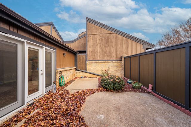 5624 Oak View Drive, Fort Worth, TX 76112