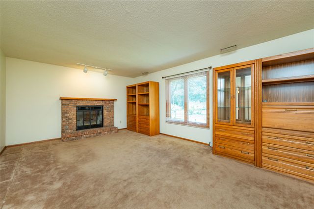 5935 Ashland Place, Johnston, IA 50131