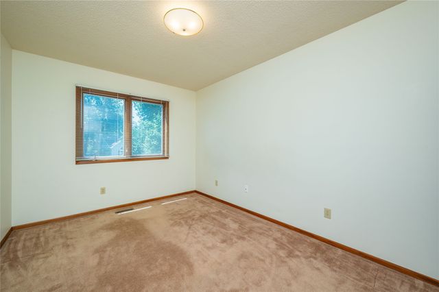 5935 Ashland Place, Johnston, IA 50131