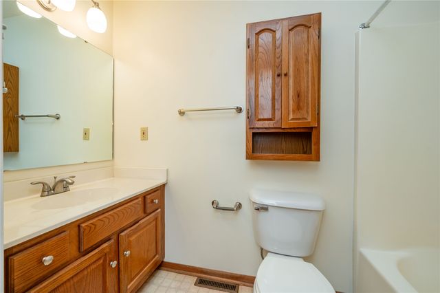 5935 Ashland Place, Johnston, IA 50131