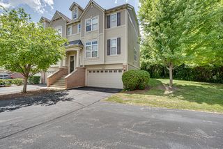 3355 Kentshire Circle 3355, Aurora, IL 60504