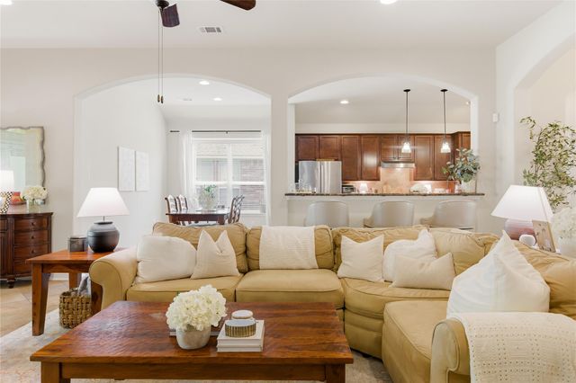 214 Bellagio DR, Lakeway, TX 78734