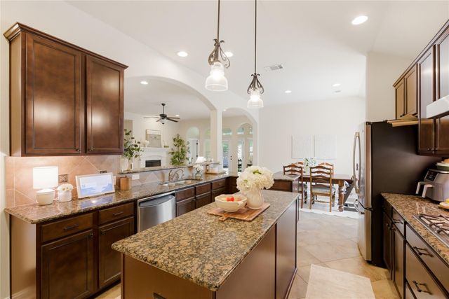 214 Bellagio DR, Lakeway, TX 78734
