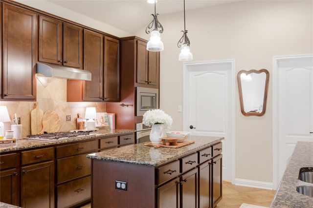 214 Bellagio DR, Lakeway, TX 78734