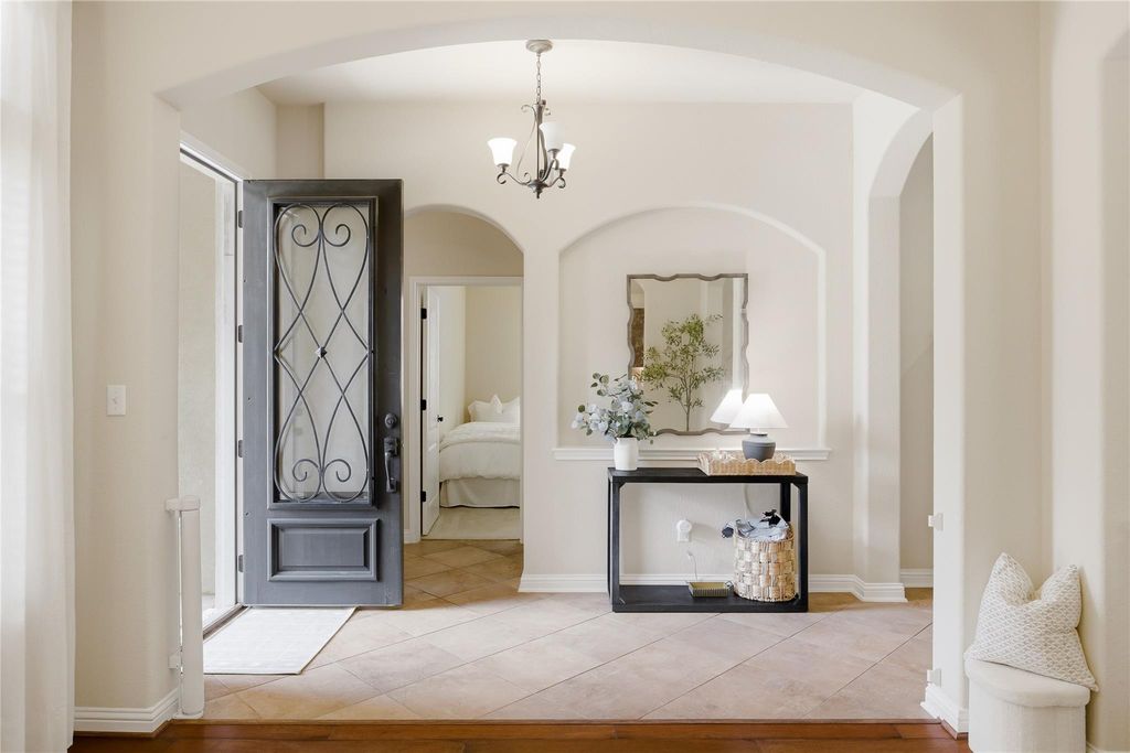214 Bellagio DR, Lakeway, TX 78734