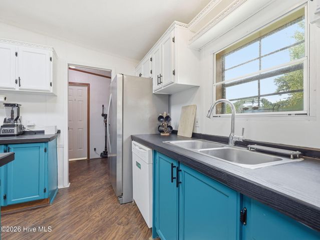 100 Maplecrest Way, Sneads Ferry, NC 28460