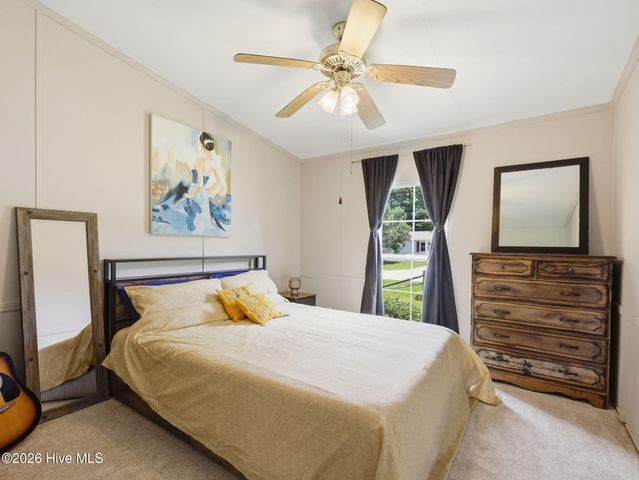 100 Maplecrest Way, Sneads Ferry, NC 28460