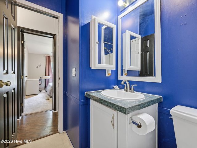 100 Maplecrest Way, Sneads Ferry, NC 28460