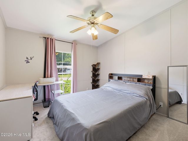 100 Maplecrest Way, Sneads Ferry, NC 28460