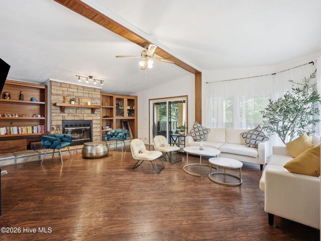 100 Maplecrest Way, Sneads Ferry, NC 28460