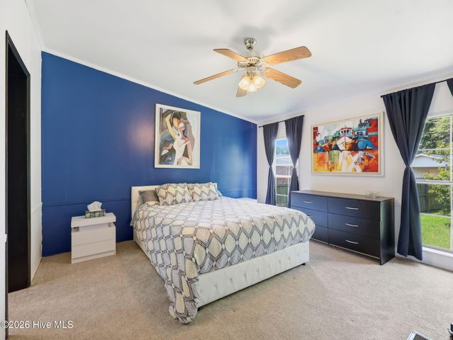 100 Maplecrest Way, Sneads Ferry, NC 28460