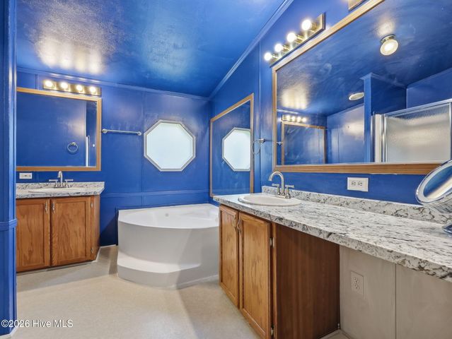 100 Maplecrest Way, Sneads Ferry, NC 28460