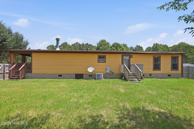 100 Maplecrest Way, Sneads Ferry, NC 28460