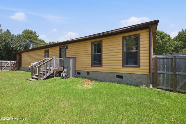 100 Maplecrest Way, Sneads Ferry, NC 28460