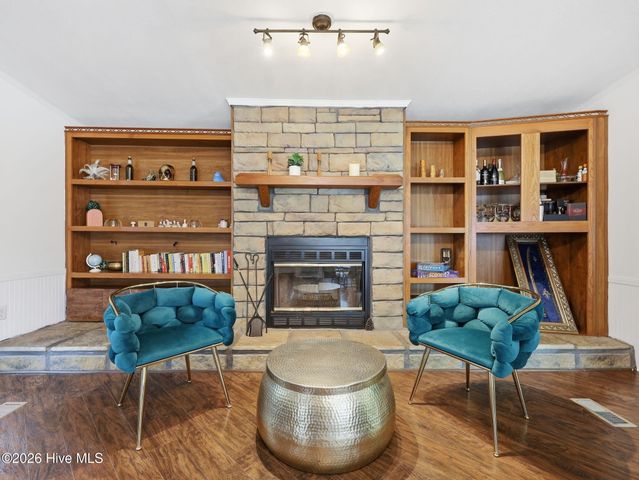 100 Maplecrest Way, Sneads Ferry, NC 28460
