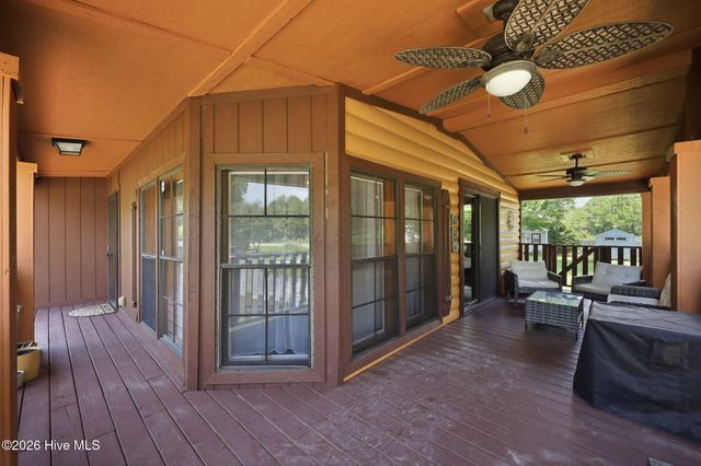 100 Maplecrest Way, Sneads Ferry, NC 28460