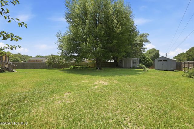 100 Maplecrest Way, Sneads Ferry, NC 28460