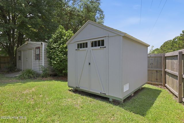 100 Maplecrest Way, Sneads Ferry, NC 28460