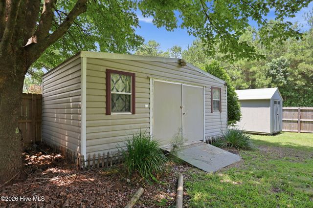 100 Maplecrest Way, Sneads Ferry, NC 28460