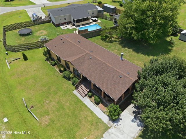 100 Maplecrest Way, Sneads Ferry, NC 28460