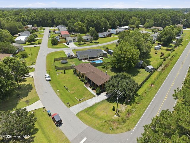100 Maplecrest Way, Sneads Ferry, NC 28460