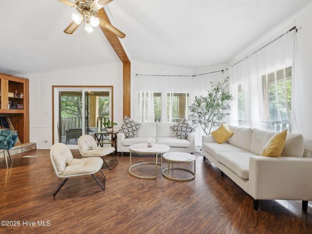 100 Maplecrest Way, Sneads Ferry, NC 28460
