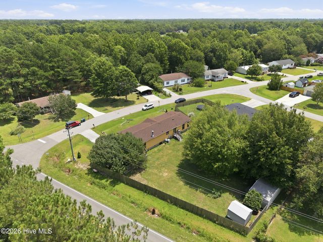 100 Maplecrest Way, Sneads Ferry, NC 28460
