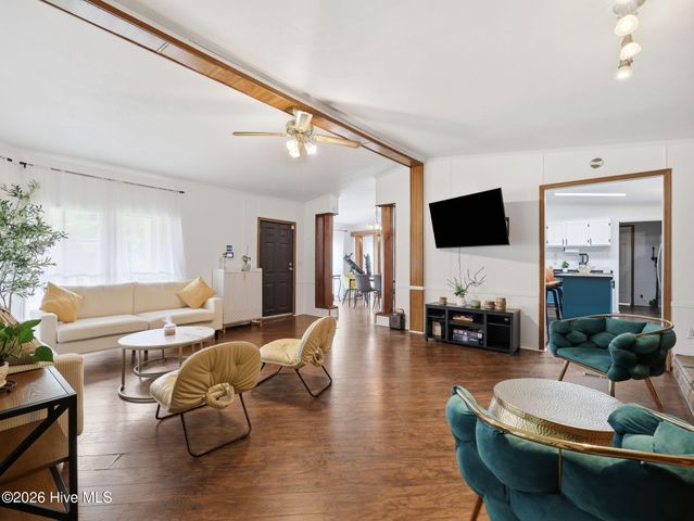 100 Maplecrest Way, Sneads Ferry, NC 28460