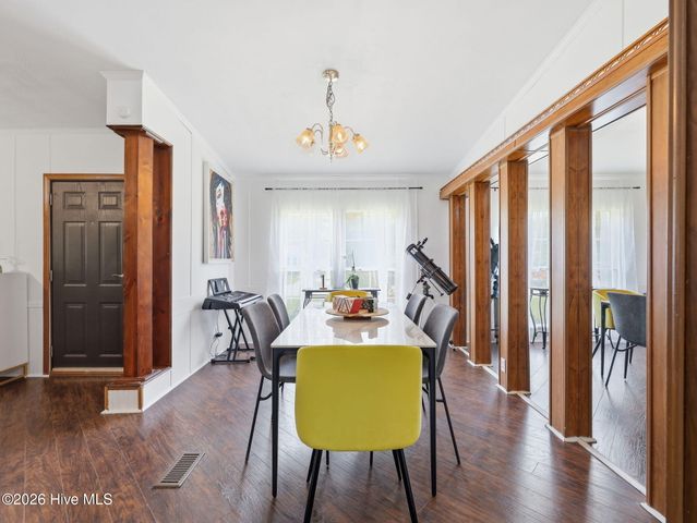 100 Maplecrest Way, Sneads Ferry, NC 28460