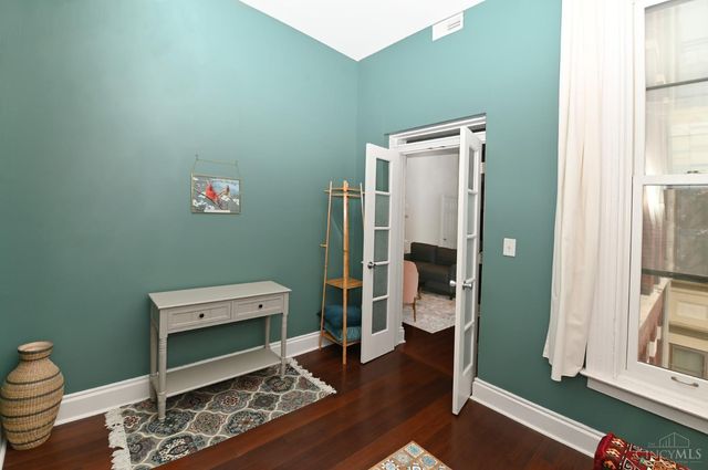 104 W Ninth Street, Cincinnati, OH 45202