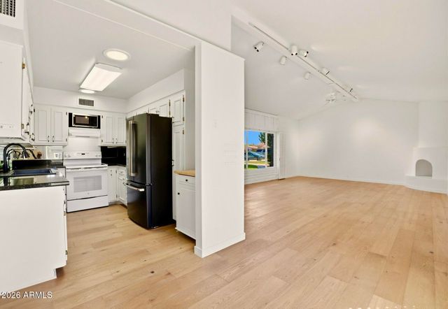 4800 N 68TH Street 217, Scottsdale, AZ 85251