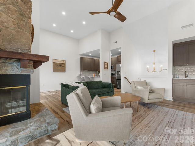 144 Racquet Club Villas Drive, Sapphire, NC 28774