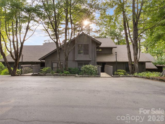 144 Racquet Club Villas Drive, Sapphire, NC 28774