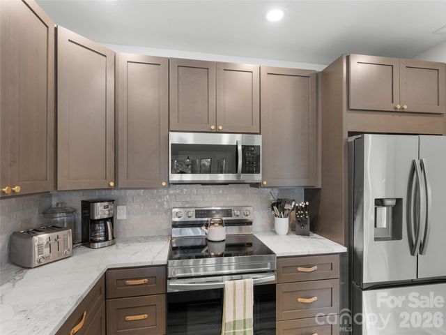 144 Racquet Club Villas Drive, Sapphire, NC 28774