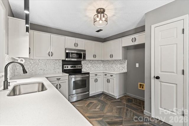 100 Diamond Drive, Mooresville, NC 28117