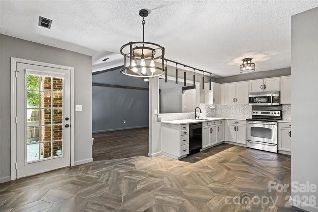 100 Diamond Drive, Mooresville, NC 28117