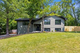 9704 Captains Drive, Algonquin, IL 60102