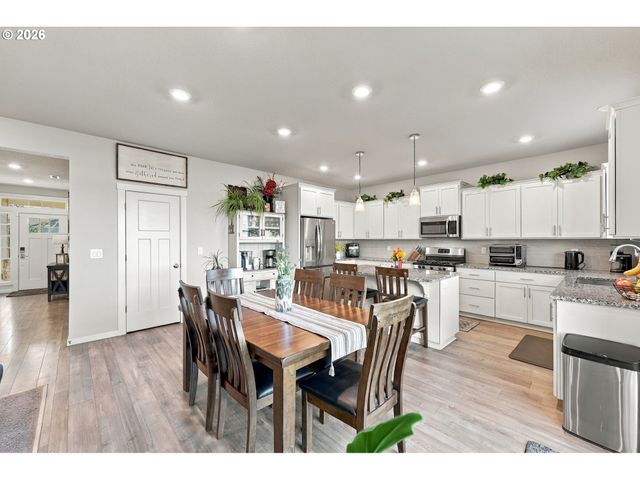 1746 N HYSSOP St, Canby, OR 97013